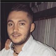 Bilingue en anglais suite à mes études et voyage 
Diplômé en langue à l’université de San Diego en Californie. 
2 ans d’immersion en Australie, j’offre des cours d’anglais aux alentours de bort-les-orgues